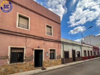 Haus  Grupo san vicent 14. Casa de 132m 4 dormitorios y 2 baños distribuidos en 2 plantas y