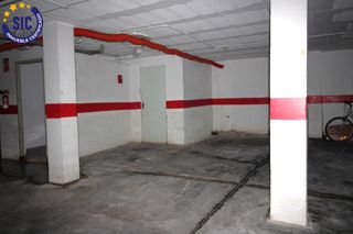 Car parking in Avenida de valencia 58. Plaza de parking en garaje cerrado comunitario en zona de la pla
