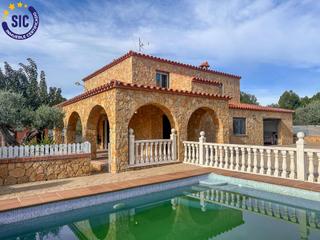 Chalet à Rio tajo 5. Fantástico chalet para entrar a vivir con piscina en urbanizació