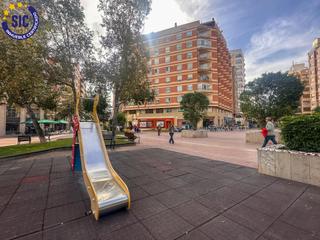 Pis a Plaza de fadrell 4. Gran vivienda en plaza fadrell de 176m2 con 4 dormitorios, 3 bañ