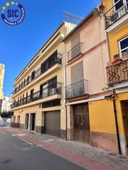 Maison à Calle temprado 5. Casa de planta baja y dos alturas en el centro de castellón, zon