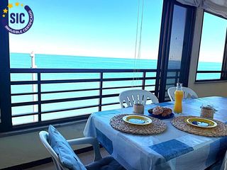 Apartament a Paseo mtmo torre rey 5. Atractivo apartamento con vistas espectaculares al mar.