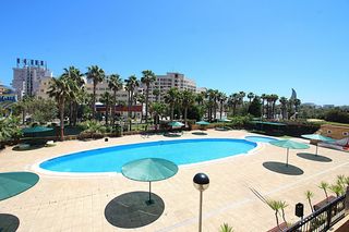 Apartament  Avenida jardin 3. Precioso apartamento en la zona de magic world
