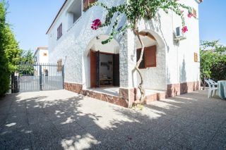 Casa adossada  Calle e calatayud 49. Precioso adosado esquinero entre la playa morro de gos y el pueb