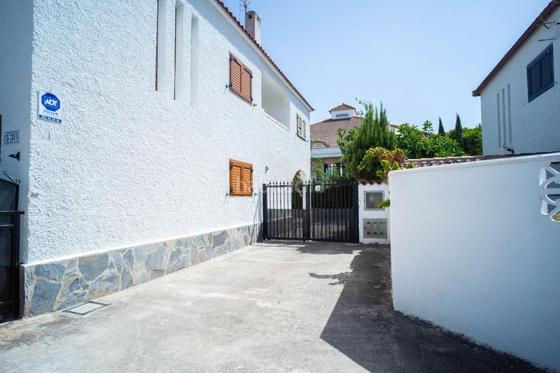 Foto 2719f40a-fd13-494f-ac1c-fb5f25bfeab9. Casa adossada a calle e calatayud 49 a Playa Morros de Gos Oropesa del Mar