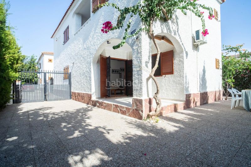 Foto 32f57661-0dc3-4273-9050-3294edd3d618. Casa adossada a calle e calatayud 49 a Playa Morros de Gos Oropesa del Mar