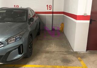 Lloguer Aparcament cotxe a Avinguda de ramon d'olzina 27. Parquin para coche.