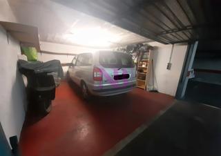 Parking coche en Via augusta 23. Dos plazas de aparcamiento juntas y cerradas