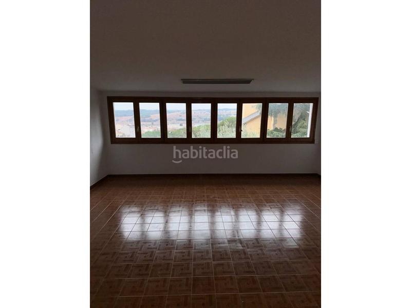 Foto 72f8f0eb-6b3a-4d7c-bf86-8f24a2af879c. Casa con riscaldamento parcheggio in Palau-solità i Plegamans