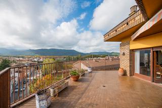 Ático en Banyoles. Banyoles. es ven exclusiu àtic d'uns 150m2 amb unes vistes espec