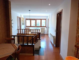 Lloguer Xalet a Vilademuls. Fantàstica casa de poble amb jardí a sant esteve de guialbes