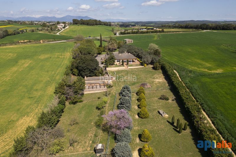 Foto f17e8b49-2348-4608-92a0-f6e985eb0c78. Masia amb calefacció aparcament a Cornellà del Terri