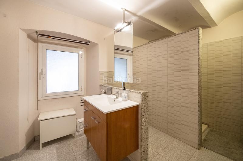 Foto 12c94be9-e572-4261-8052-3fed2685bc56. Casa aparellada amb calefacció a Banyoles