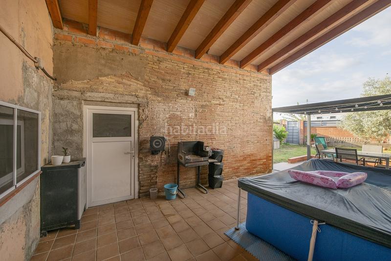 Foto 1b426446-f36d-4cc3-930c-e254c63e6b8f. Casa aparellada amb calefacció a Banyoles