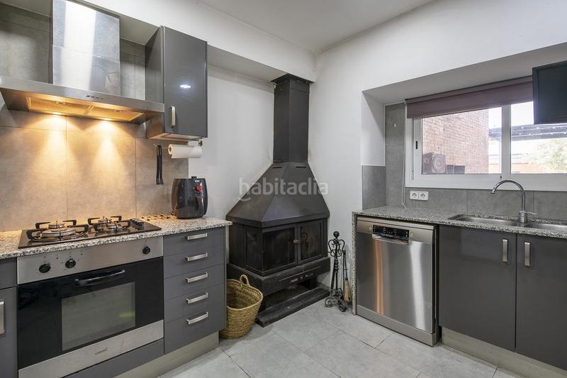 Foto 51d6ec03-5d2e-4eb2-a60d-e760274f53ab. Casa aparellada amb calefacció a Banyoles