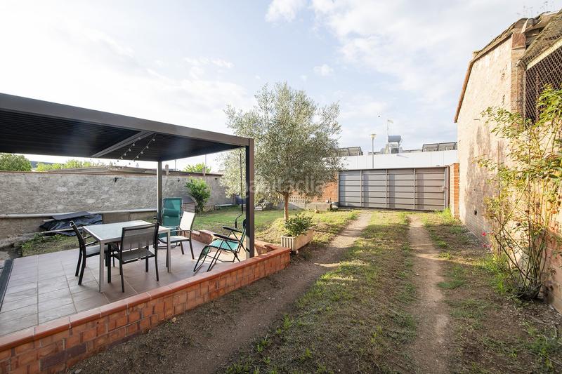 Foto 8fdf0af1-37f2-4942-9eaf-9272360acb81. Casa aparellada amb calefacció a Banyoles