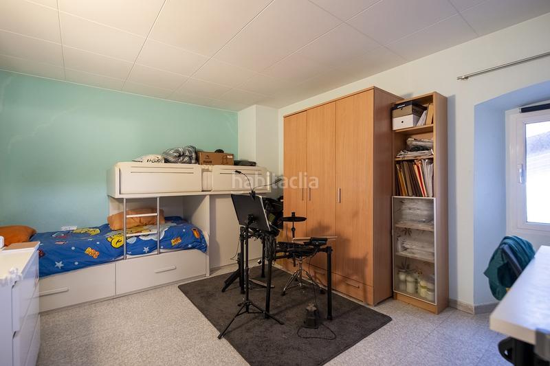 Foto 90a0226c-875a-4911-beb4-0e1362729a50. Casa aparellada amb calefacció a Banyoles