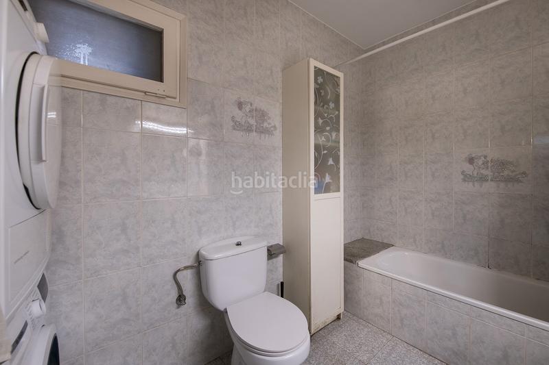 Foto b77a9493-7c20-471e-87f4-9633d506fc9a. Casa aparellada amb calefacció a Banyoles