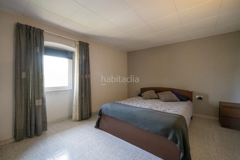 Foto dfe54594-a726-49b6-a71d-1e0602095498. Casa aparellada amb calefacció a Banyoles