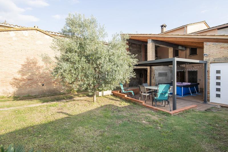 Foto fd55099c-0f3d-461a-9670-f19413baeaa5. Casa aparellada amb calefacció a Banyoles