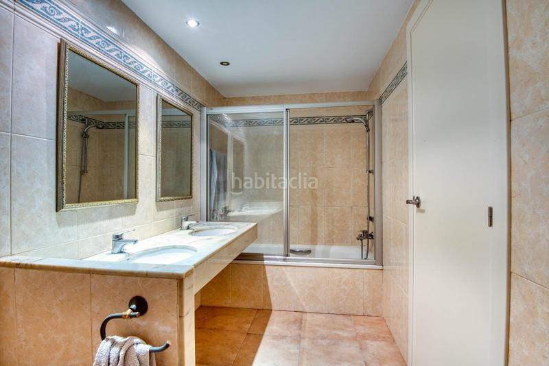 Foto d05ad2e7-bda2-4812-b0f7-665b8c77b6ea. Casa adossada amb calefacció aparcament a Eixample Sant Feliu de Guíxols