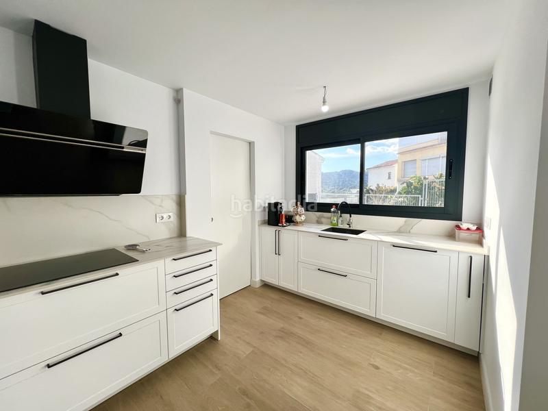 Foto 0c62a1c5-f2e0-4151-96f0-4e5ac08b57d3. Casa adossada amb calefacció a Eixample Sant Feliu de Guíxols