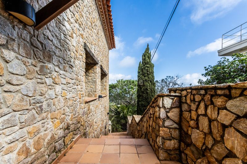 Foto 28a4bf51-2520-46db-9cb2-5d5b6c852f7d. Casa aparellada amb calefacció aparcament a Sa Riera-Sa Fontansa Begur