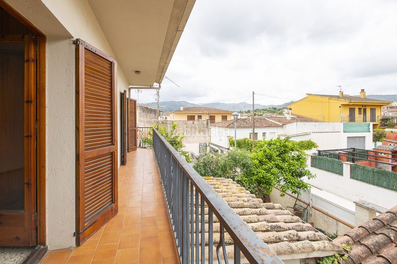 Foto ff5d3090-11c8-483d-886c-3e29d44ca507. Casa adossada amb calefacció aparcament a Banyoles