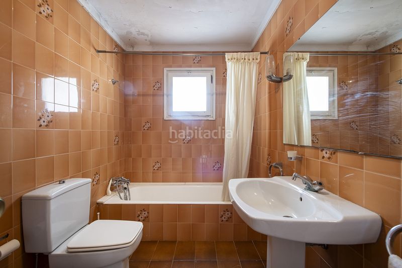 Foto 57c651b0-5486-4064-ba28-a9e5bfae584f. Casa aparellada amb calefacció a Banyoles