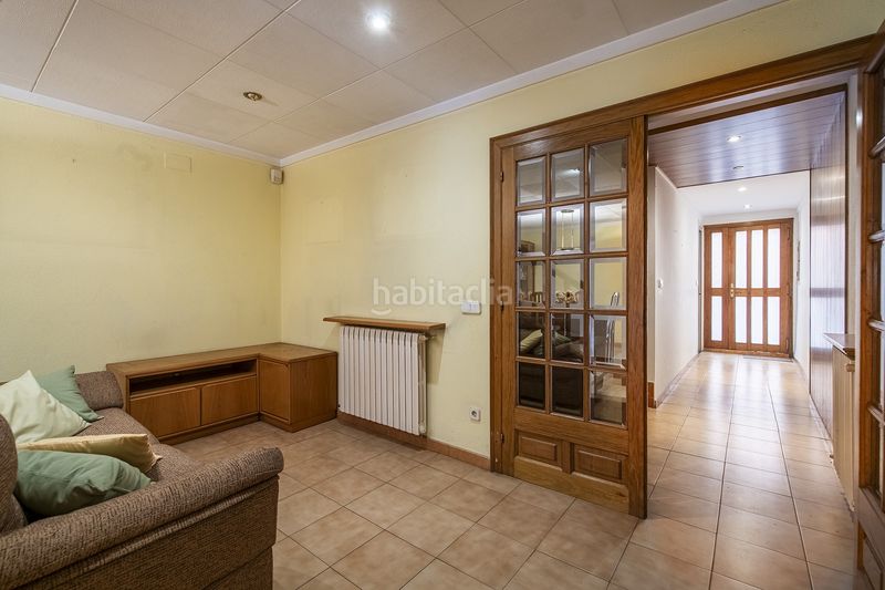 Foto 73288080-0465-430e-88ec-b36b2dbd0935. Casa aparellada amb calefacció a Banyoles