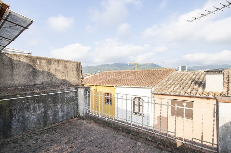 Foto 7ab66c03-218d-4853-83d6-a4779e3cec1f. Casa aparellada amb calefacció a Banyoles