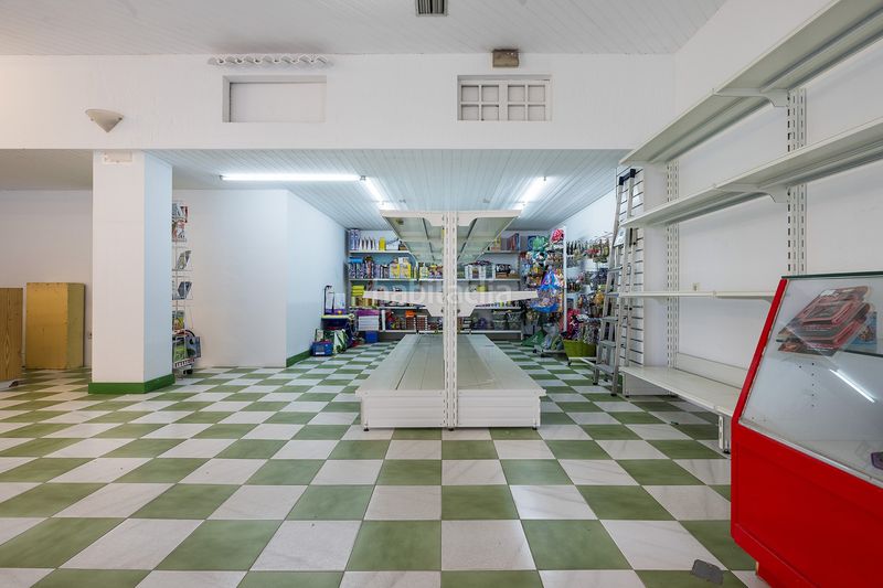 Foto 9f41f517-13ea-479f-a3f3-32777660044d. Local comercial a Banyoles