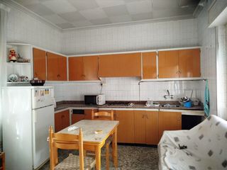 Casa in Beniel. Amplia casa en el centro de beniel  oportunidad para reformar