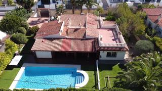 Haus in L´Albir. Villa con piscina y parcela grande en albir