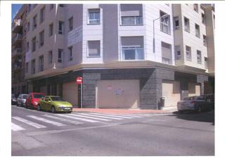 Location Local commercial à Ciutat Jardí - Torreta Verdí. Local comercial en elche zona altabix, 300 m. de superficie