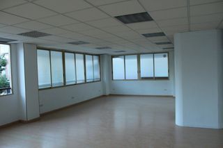 Alquiler Oficina en Carrs Oest - El Toscal. Oficina plaza algeps en entresuelo con consultas y