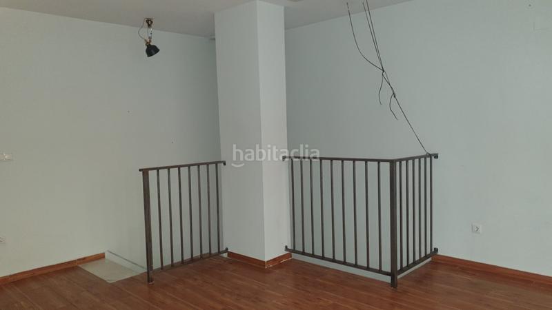Foto f1c5f9f7-113b-4104-9b69-07b8d9534c90. Alquiler local comercial local con altillo en alquiler en elche, en pleno Centro. en Elche / Elx