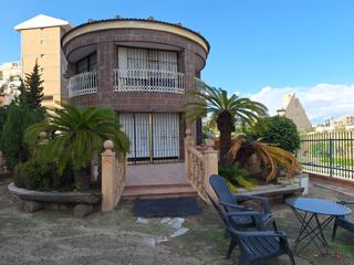 Chalet à Goteta. Imponente chalet en garbinet, alicante  oportunidad única