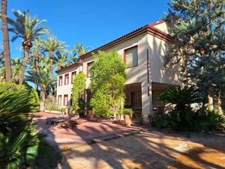Xalet a Alzabares. Elegancia y privacidad junto a alzabares una residencia irrepeti