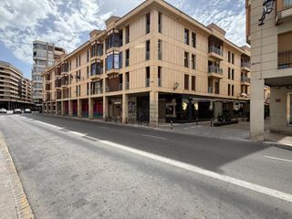 Etagenwohnung in Centro. Espectacular y amplísimo piso con estudio independiente en el co