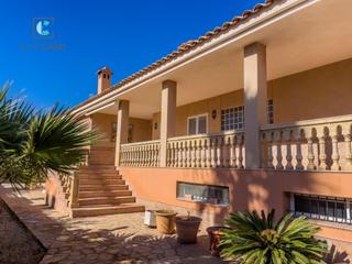 Chalet en Calle de polígono y salida 57 141. Villa independiente en la manga