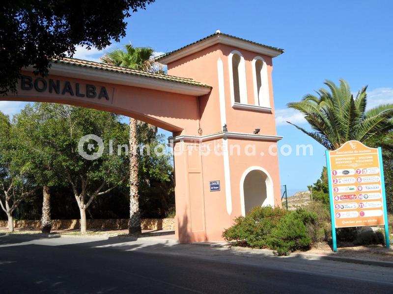 Foto 60742df1-6969-4316-83ba-9587419c1188. Aparcament cotxe a Bonalba-Cotoveta Mutxamel