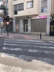 Local Comercial a Antonio pascual quiles 1. Local esquina , con escaparates a dos calles