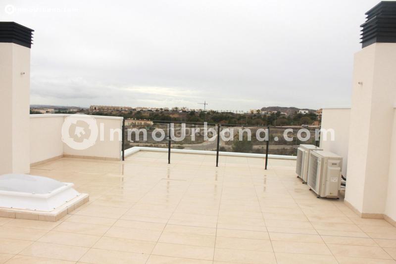 Foto 7d9d8e4b-5c20-4cc0-9989-95599dd08e26. Casa adosada estupendo adosado a estrenar en alenda golf en Monforte del Cid