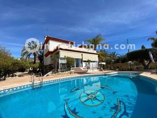 Xalet  Calle del vespre. Chalet independiente con piscina primera linea de golf