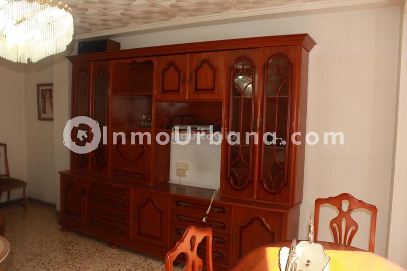 Foto 1160b401-d6a7-4625-b56a-fc7c36939075. Piso gran vivienda de 4 hab en pza de madrid en Carrús Oeste Elche / Elx