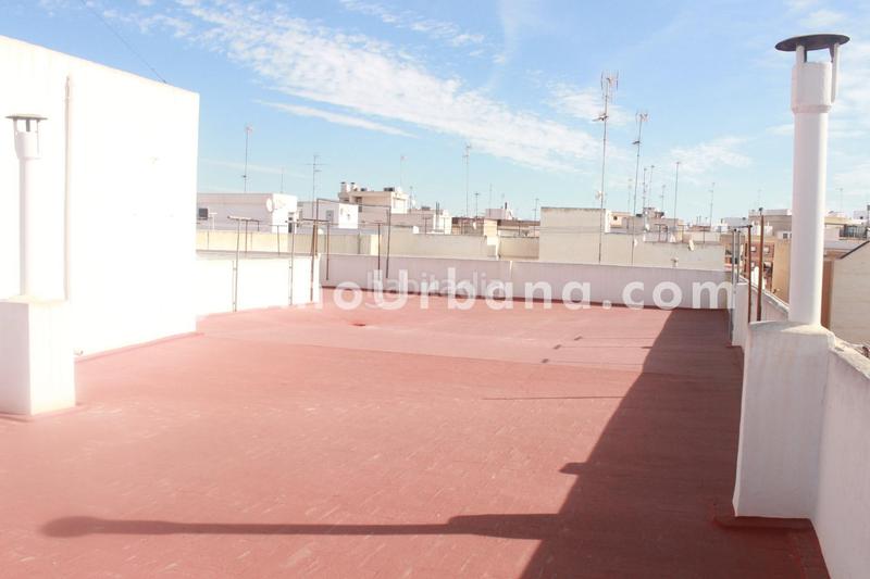 Foto 24abfc9c-856a-43c6-baf9-4f11ff35d7f4. Piso gran vivienda de 4 hab en pza de madrid en Carrús Oeste Elche / Elx