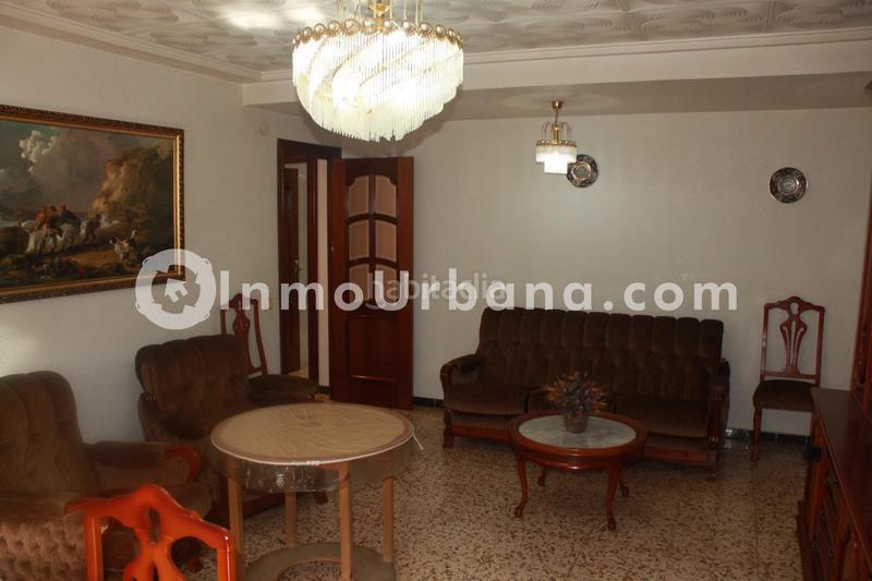 Foto 3587c89b-f649-4fe5-a0cd-4f30e7169892. Piso gran vivienda de 4 hab en pza de madrid en Carrús Oeste Elche / Elx