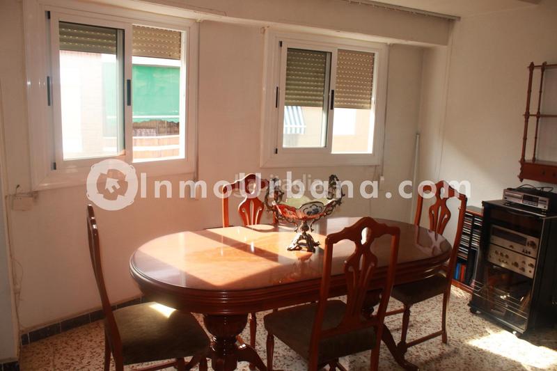 Foto 8b127417-cd38-4d46-93f1-bf9e5ec20b32. Piso gran vivienda de 4 hab en pza de madrid en Carrús Oeste Elche / Elx