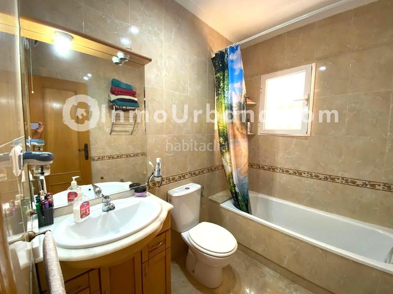 Foto 0b02ee21-3b2c-412d-bcea-ce9acb3345fb. Casa aparellada amb aparcament piscina a Bonalba-Cotoveta Mutxamel